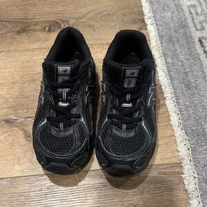 New Balance 740 Kids Black Sneakers